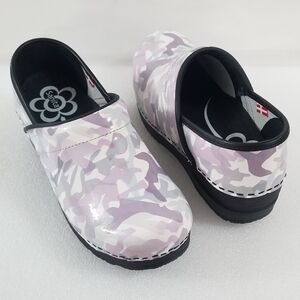 SANITA MONROE PATENT LEATHER SLIP ON CLOG MULTICOLOR PASTEL CAMO